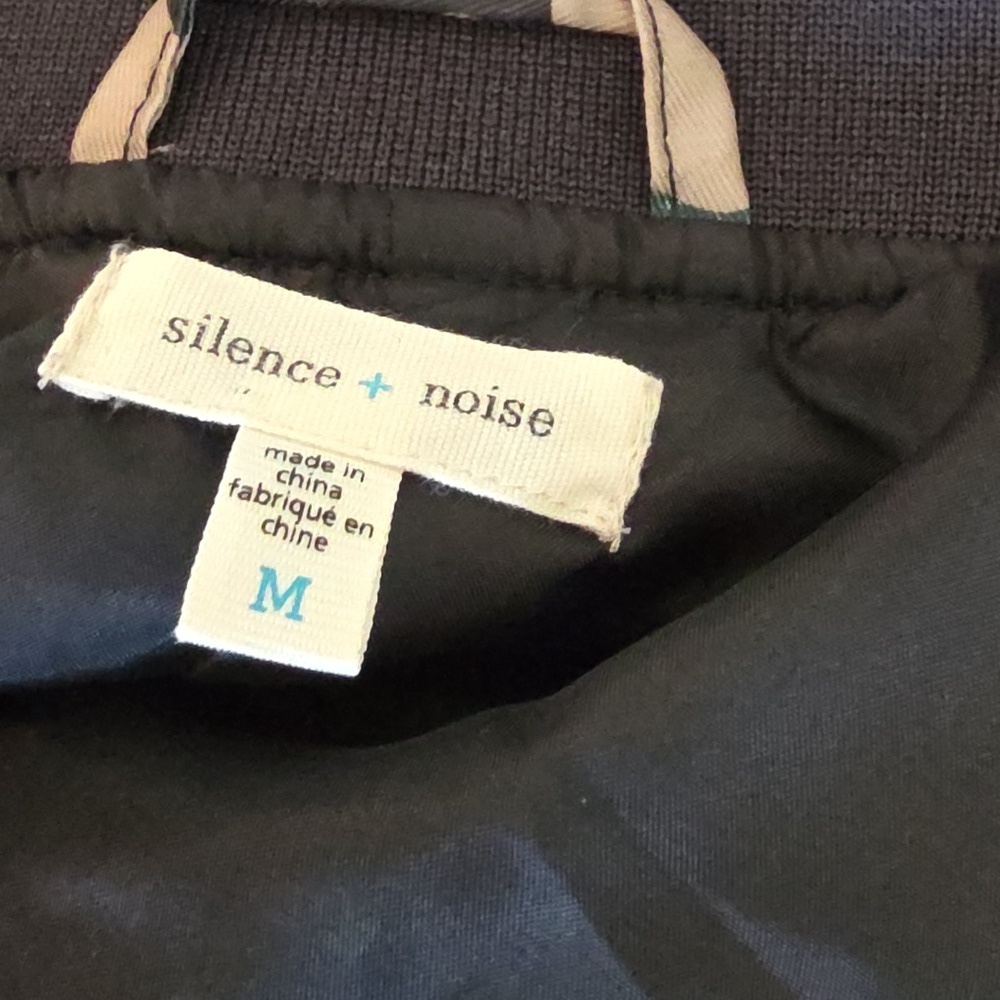 Silence + Noise Urban Outfitters Camo Bomber Jacket Oversize Zip Up Lined M Y2K - Picture 6 of 7